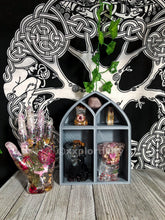 Load image into Gallery viewer, Gothic Window Shelf Mold