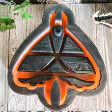 Load image into Gallery viewer, Moth Wall Shelf Mold